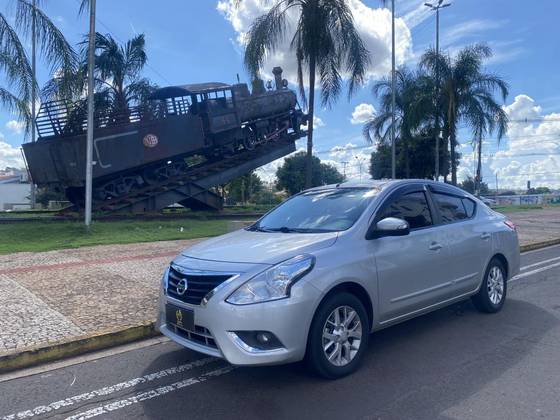 NISSAN VERSA 1.6 16V FLEXSTART SV 4P XTRONIC NISSAN VERSA 1.6 16V FLEXSTART SV 4P XTRONIC
